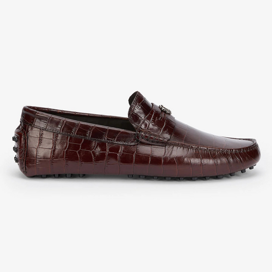Mocassini eleganti in pelle con stampa coccodrillo, simbolo di eleganza e maestria artigianale.