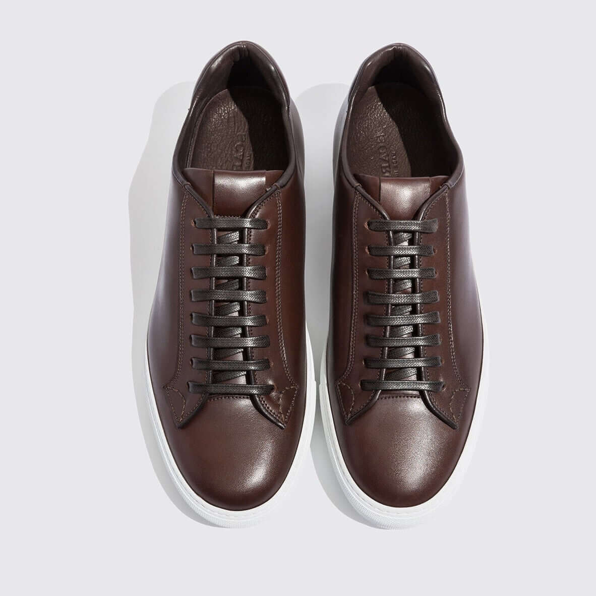 Sneakers Low Top in Pelle di Cervo Nera — Artigianali Collection CMI, realizzate in pelle di cervo nera pregiata.