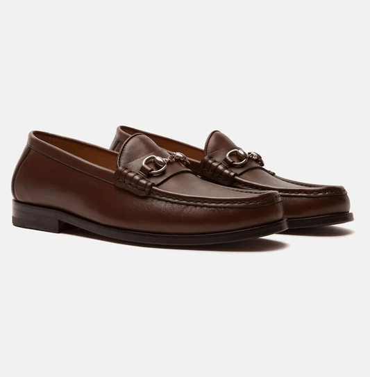 Mocassini bordeaux eleganti 320S3C03R100 in pelle marrone con dettaglio elegante e suola in legno.