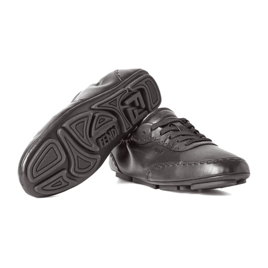 Fendi Sneaker Bassa in Pelle Nera – Fendi Fit, elegante sneaker bassa in pelle di vitello nera con macro impunture.