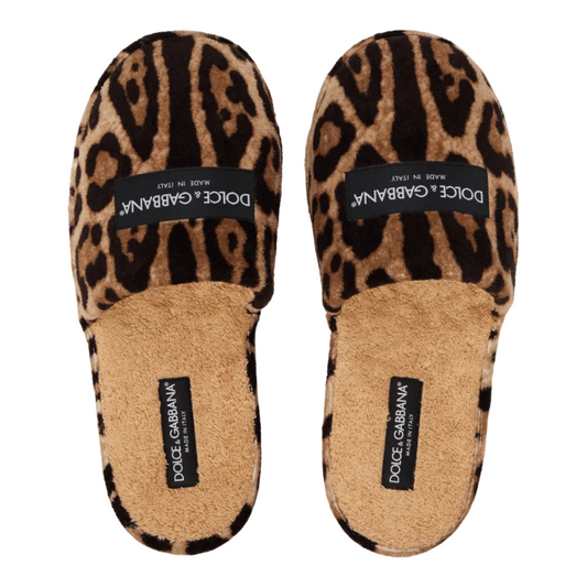Dolce&Gabbana Slippers con stampa leopardata, slippers con stampa leopardata, comodità e stile, design audace siciliano.