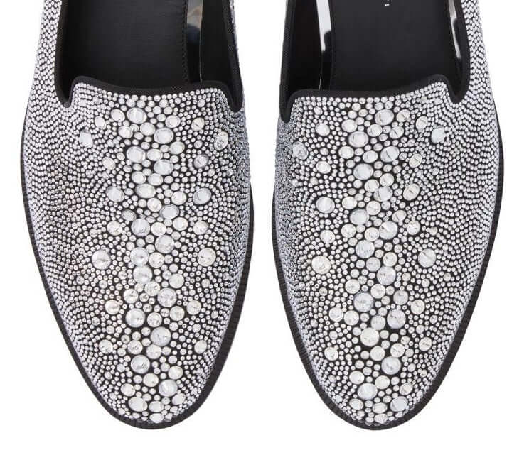 Mocassini in Suede Nero con Ricamo Strass Cristallo All-Over, loafer raffinato con strass color cristallo.