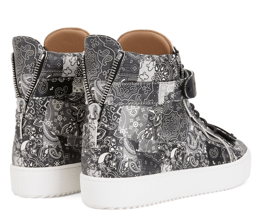 Sneakers pelle bandana nera 500G5P00P100 con zip argento e suola bianca in gomma.