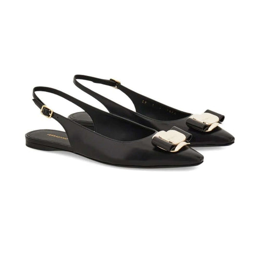 FERRAGAMO Décolleté Pelle con Cinturino Slingback - Eleganti décolleté in pelle con cinturino, dettagli in oro.