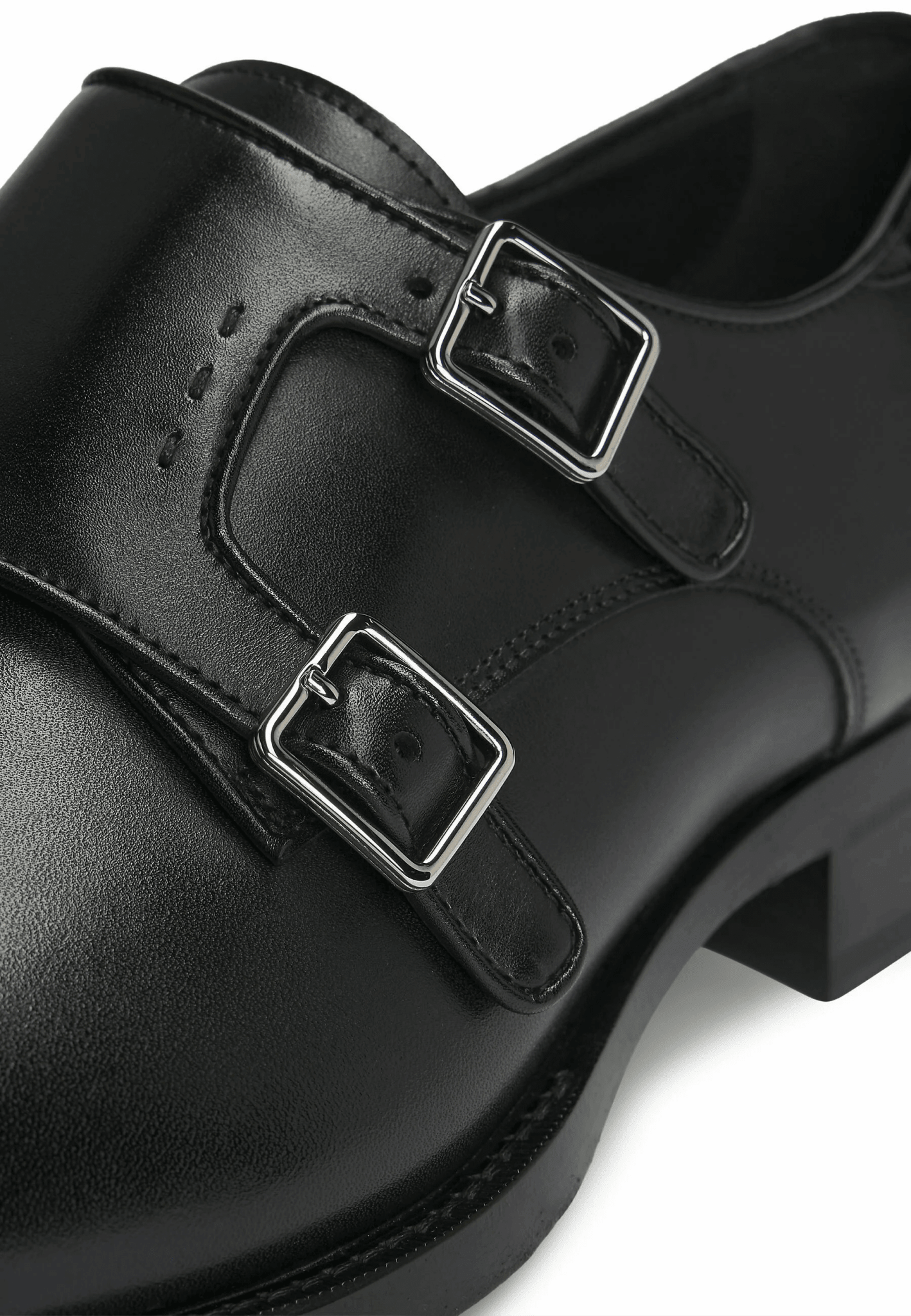 Fibbie in pelle Made in Italy 700Z7L02D100, scarpe in pelle nera con doppia fibbia, eleganza e qualità artigianale.