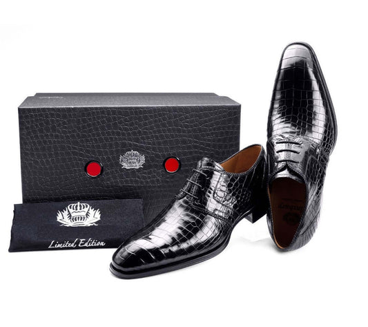 Scarpe derby coccodrillo di lusso FNS-STR1CROCO in pelle lucida nera, raffinatezza artigianale italiana.