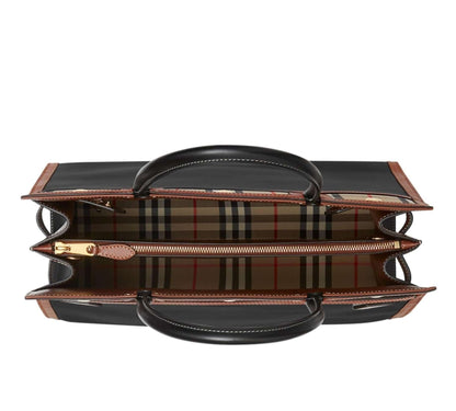 Borsa tracolla vintage Made in Italy 1000T9D00Z250 in pelle di vitello con motivo Vintage Check e borchie dorate.