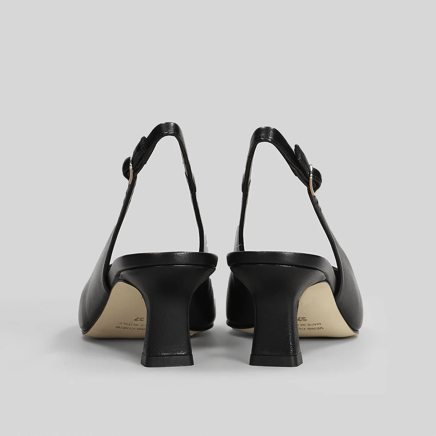 Décolleté in Pelle Nera  Collection CMI — Tacco Stiletto 6 cm, scarpa sling back nera con tacco elegante.