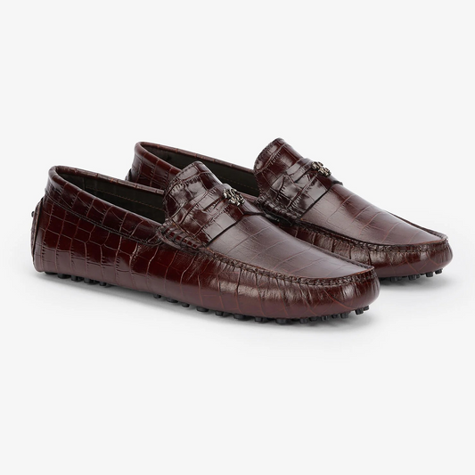 Mocassini eleganti in pelle con stampa coccodrillo, simbolo di eleganza senza tempo.