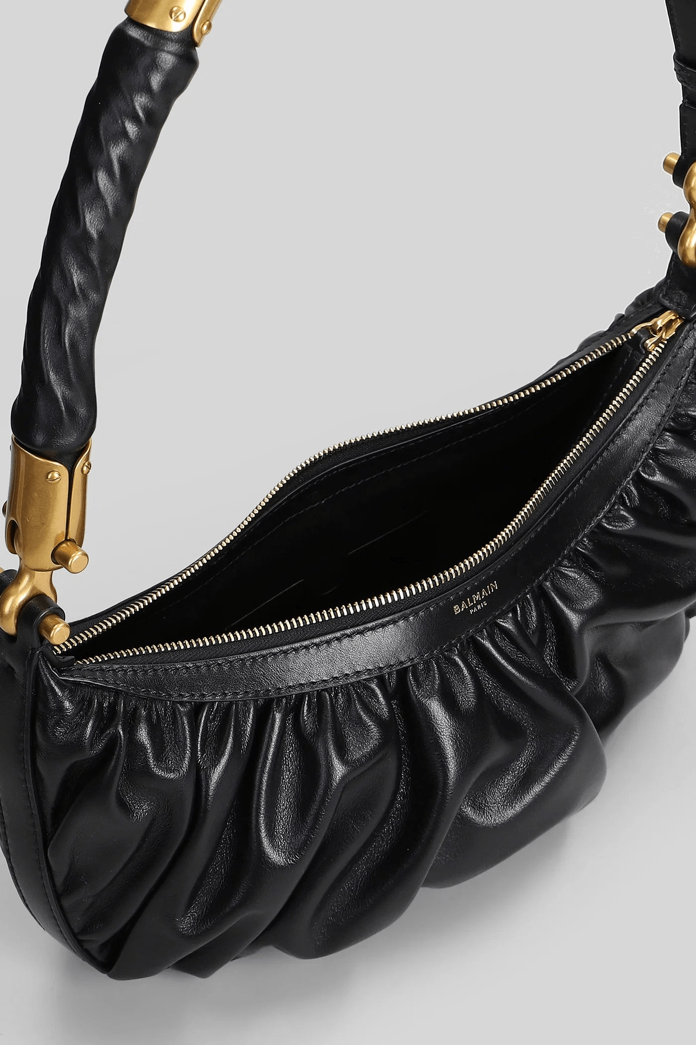 Balmain Borsa a Spalla in Pelle Nera con Design Arricciato, borsa con dettagli in oro e design arricciato.