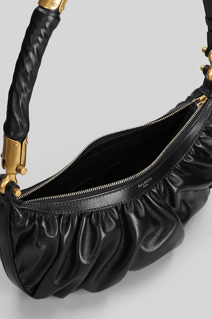 Balmain Borsa a Spalla in Pelle Nera con Design Arricciato, borsa con dettagli in oro e design arricciato.