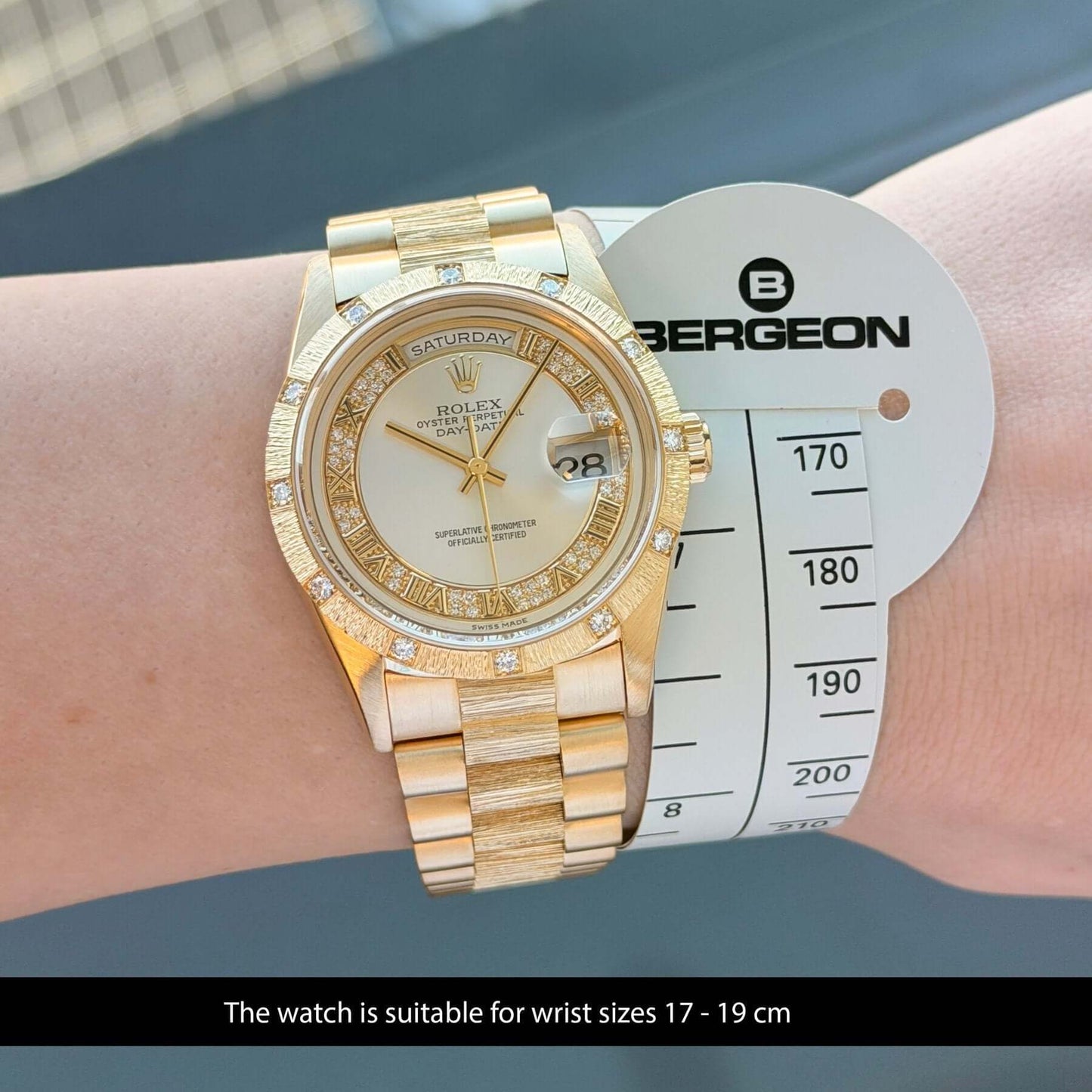 Rolex Day-Date 18308 oro giallo 18K con quadrante bianco e cassa in oro, orologio di lusso iconico.