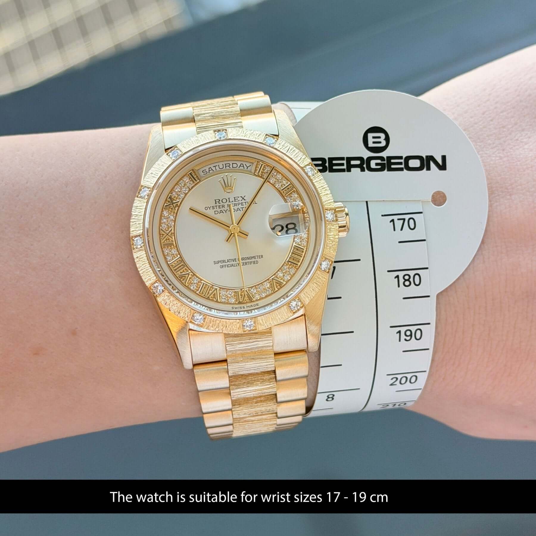 Rolex Day-Date 18308 oro giallo 18K con quadrante bianco e cassa in oro, orologio di lusso iconico.