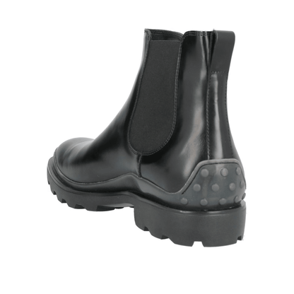 Tod's Stivaletti Chelsea in pelle lucida nera, unione di eleganza e comfort quotidiano.