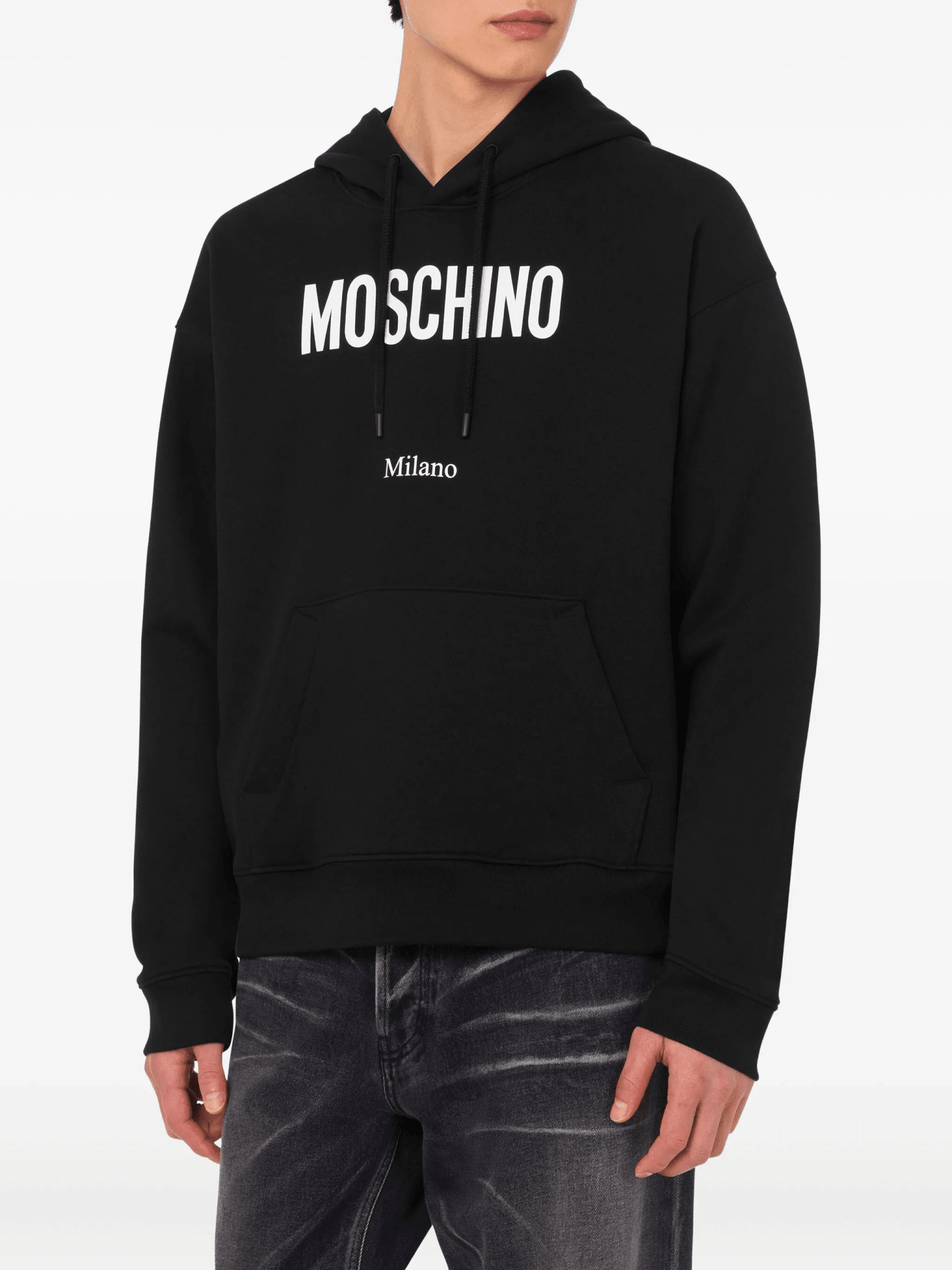 Moschino Felpa 180Y10X00X100 - Confort, felpa nera con logo Moschino e Milano, design contemporaneo e comfort.