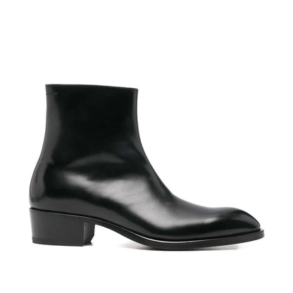 Tom Ford Stivaletti in Pelle di Vitello Nera, stivaletti neri con tacco basso e design a punta.