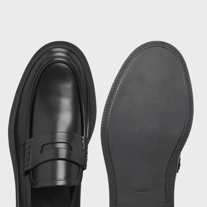 BOSS Mocassini Neri Pelle Made in Italy, design elegante, pelle liscia, suola leggera, comfort e stile.