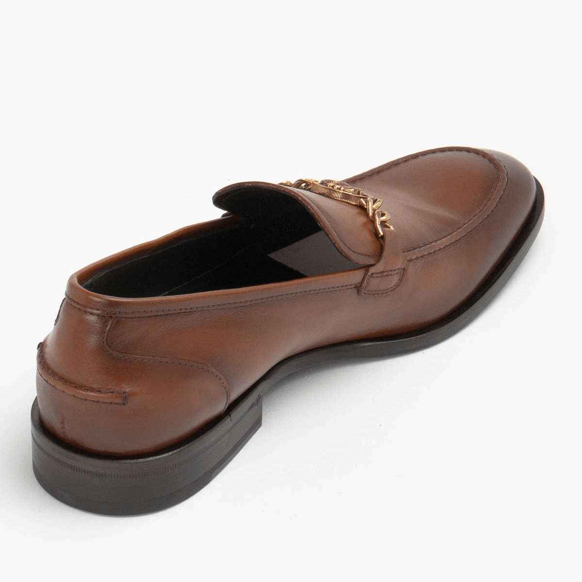 Roberto Cavalli mocassini pelle marrone uomo – Made in Italy, eleganti mocassini in pelle marrone con dettaglio distintivo.