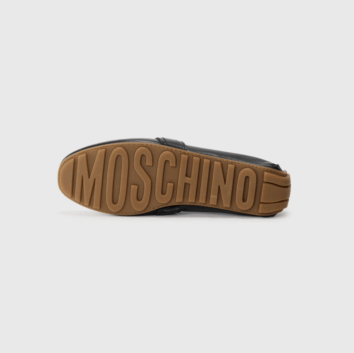Moschino mocassini pelle in pelle nera con dettaglio in oro, modello elegante e confortevole.