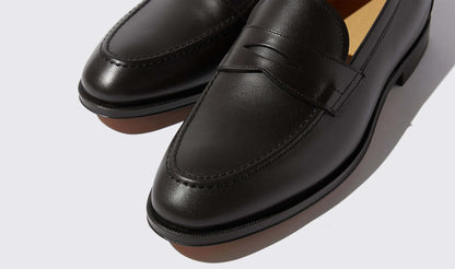Mocassini neri eleganti in pelle 220S3C00R100, realizzati in pelle di alta qualità con design elegante e artigianale.
