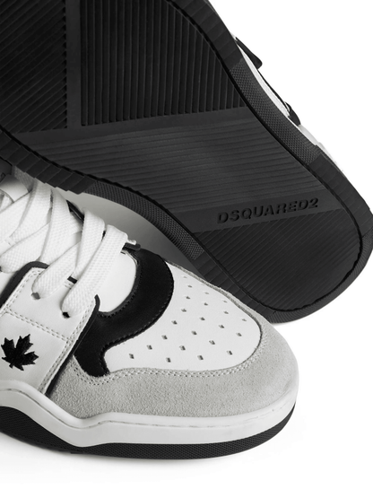DSQUARED2 Spiker alta sneakers with detailed view of the sole and upper design, showcasing quality craftsmanship.