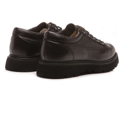 DOUCAL'S Stringate Pelle Martellata in morbida pelle nera con suola robusta e design elegante.