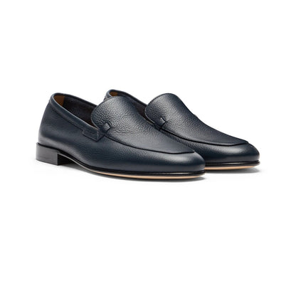 Mocassini Benedict in Pelle di Vitello Martellato Blu Navy, mocassino elegante con punta quadrata e tacco basso.
