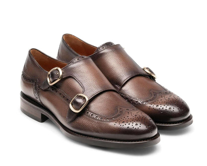 fibbie brogue doppia fibbia 300M7G00N200, scarpe in pelle marrone con doppia fibbia e dettagli brogue eleganti.