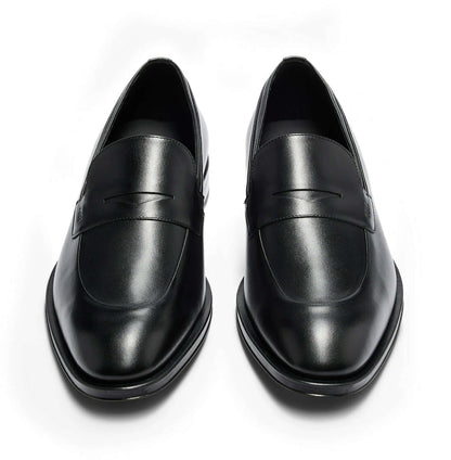  BOSS mocassini in pelle marrone di vitello con design elegante e raffinato, realizzati in Italia.