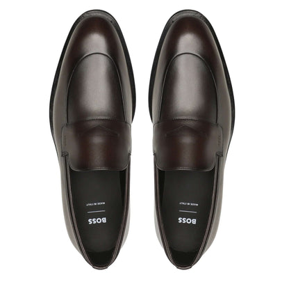  BOSS mocassini in pelle marrone di vitello con design elegante e raffinato, realizzati in Italia.
