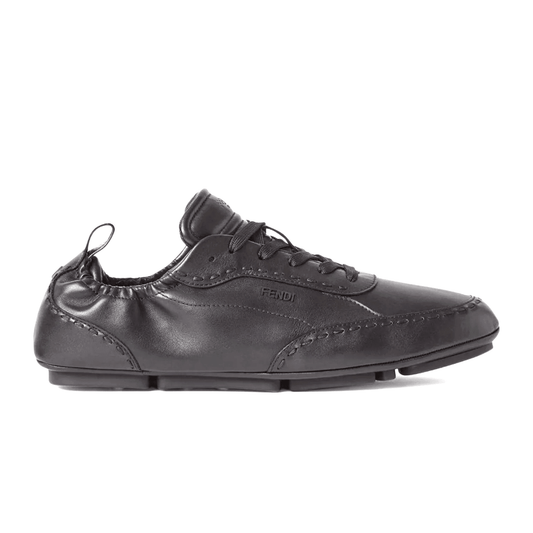 Fendi Sneaker Bassa in Pelle Nera – Fendi Fit, elegante sneaker bassa in pelle di vitello nera con macro impunture.