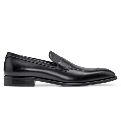 BOSS mocassini eleganti in pelle nera con design classico e artigianalità italiana.