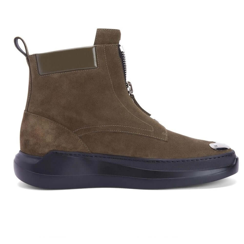 Stivaletti in Suede Verde Militare con Dettaglio Argento con zip e suola scura
