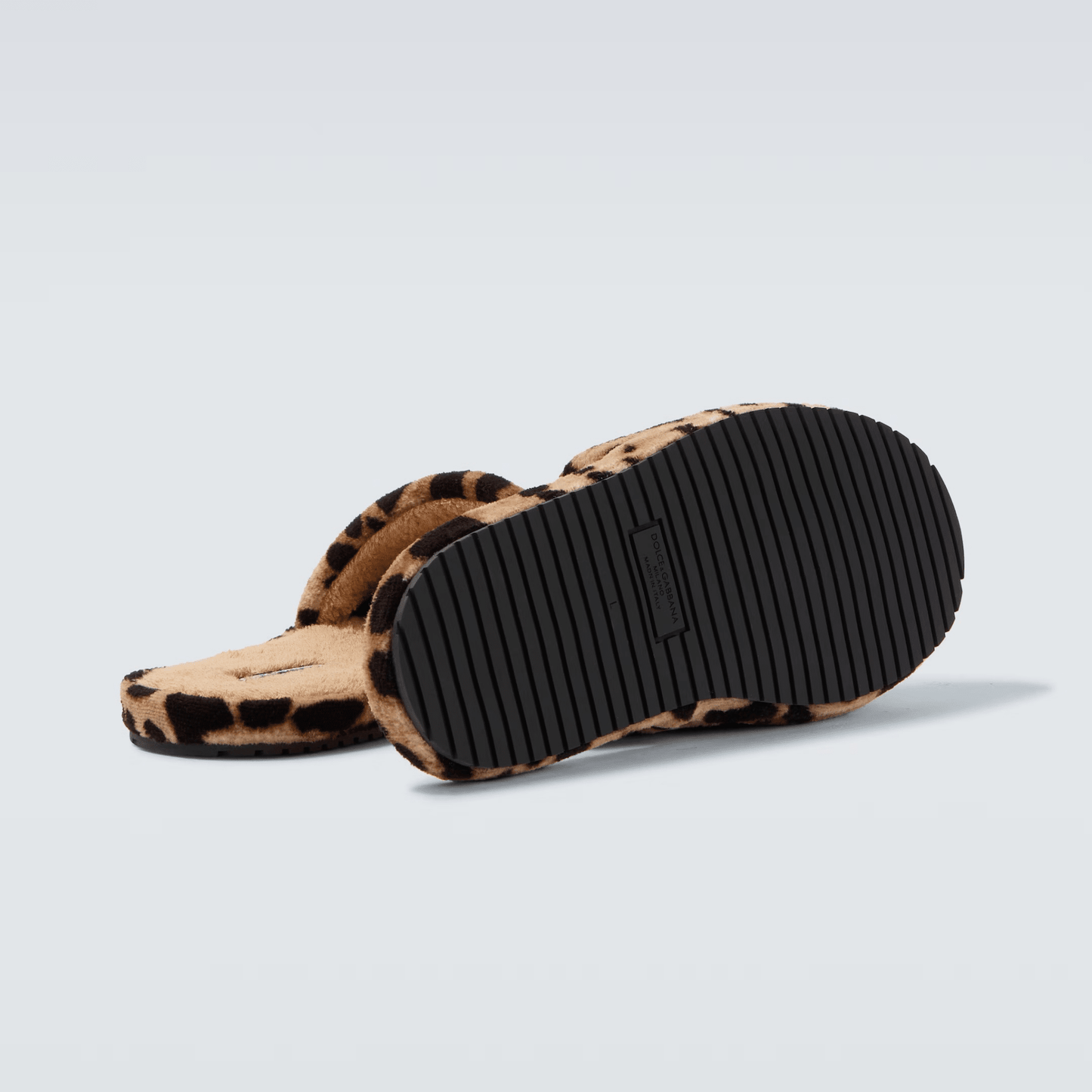  Dolce&Gabbana Slippers con stampa leopardata, slippers con stampa leopardata, comodità e stile, design audace siciliano.