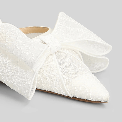 Décolleté da sposa strass tacco 9 cm con dettagli in pizzo e fiocco, elegante e raffinata per il giorno del matrimonio.