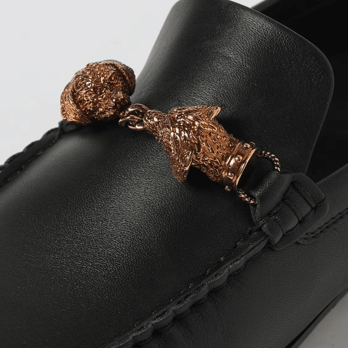 Mocassini in Pelle di Vitello con Morsetto Metallico - eleganza e comfort, realizzati in Italia.