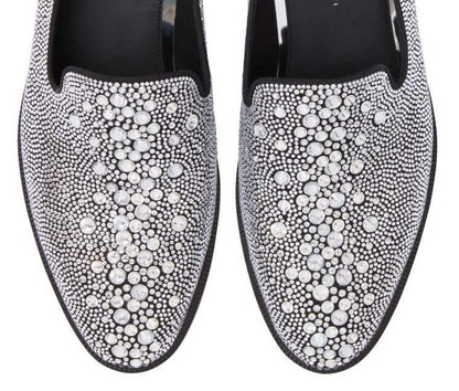 Mocassini in Suede Nero con Ricamo Strass Cristallo All-Over, loafer raffinato con strass color cristallo.