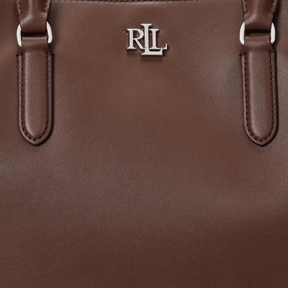 Borsa marrone morbida con cerniera e manici, design elegante e moderno, perfetta per ogni occasione