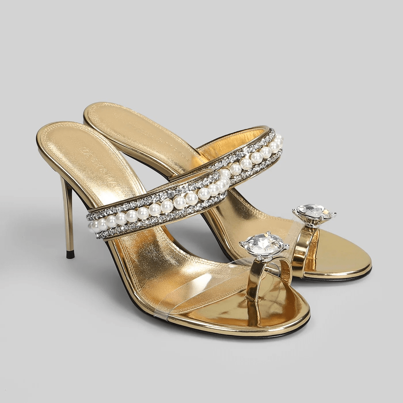 Sandali mule oro cristalli perline tacco 9,5 cm con strap trasparente e dettagli in perline e cristalli.