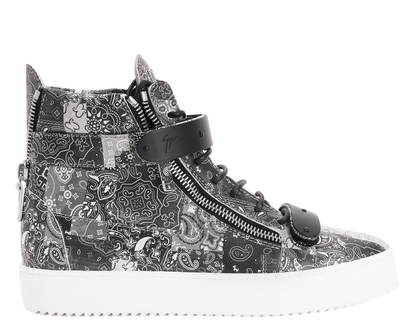 Sneakers pelle bandana nera 500G5P00P100 con zip argento e suola bianca in gomma.