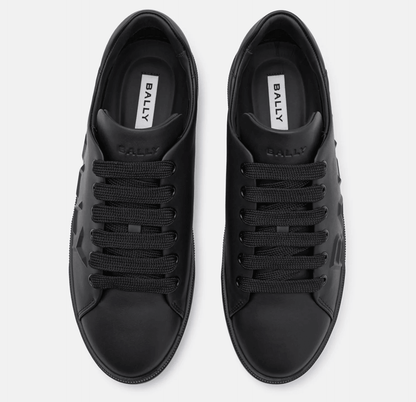 sneakers Bally in pelle di vitello 530Z5L02D100, in pelle nera con logo Bally in evidenza.
