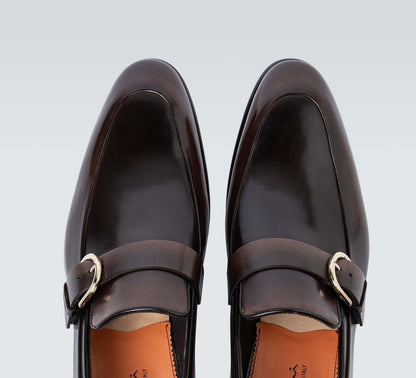 Mocassini uomo lusso mono fibbia 550S7N01T100 in pelle anticata, eleganti e comodi per cerimonie.