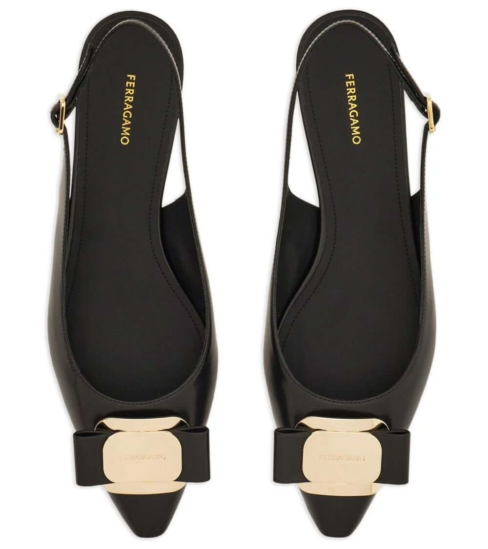 FERRAGAMO Décolleté in Pelle con Cinturino Slingback - Scarpe eleganti in pelle nera con fibbia decorativa.