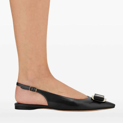 FERRAGAMO Décolleté in Pelle con Cinturino Slingback - Scarpe eleganti in pelle nera con fibbia decorativa.