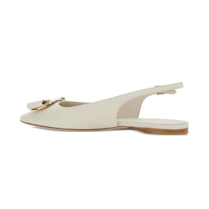 FERRAGAMO Décolleté Pelle con Cinturino Slingback - Eleganti décolleté in pelle con cinturino, dettagli in oro.