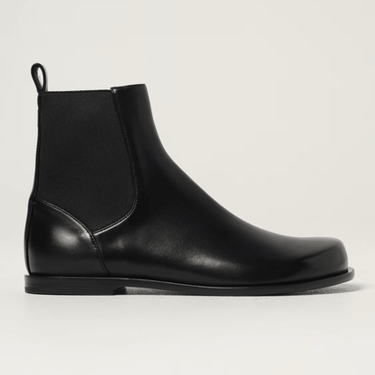 Stivaletti Chelsea Fendi in Nappa di Agnello – Stivale elegante in pelle nera con dettagli artigianali.