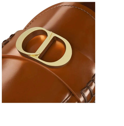 Mocassini in pelle di vitello 670T3L00X100, eleganti, con accessori in tonalità oro e design slip-on.