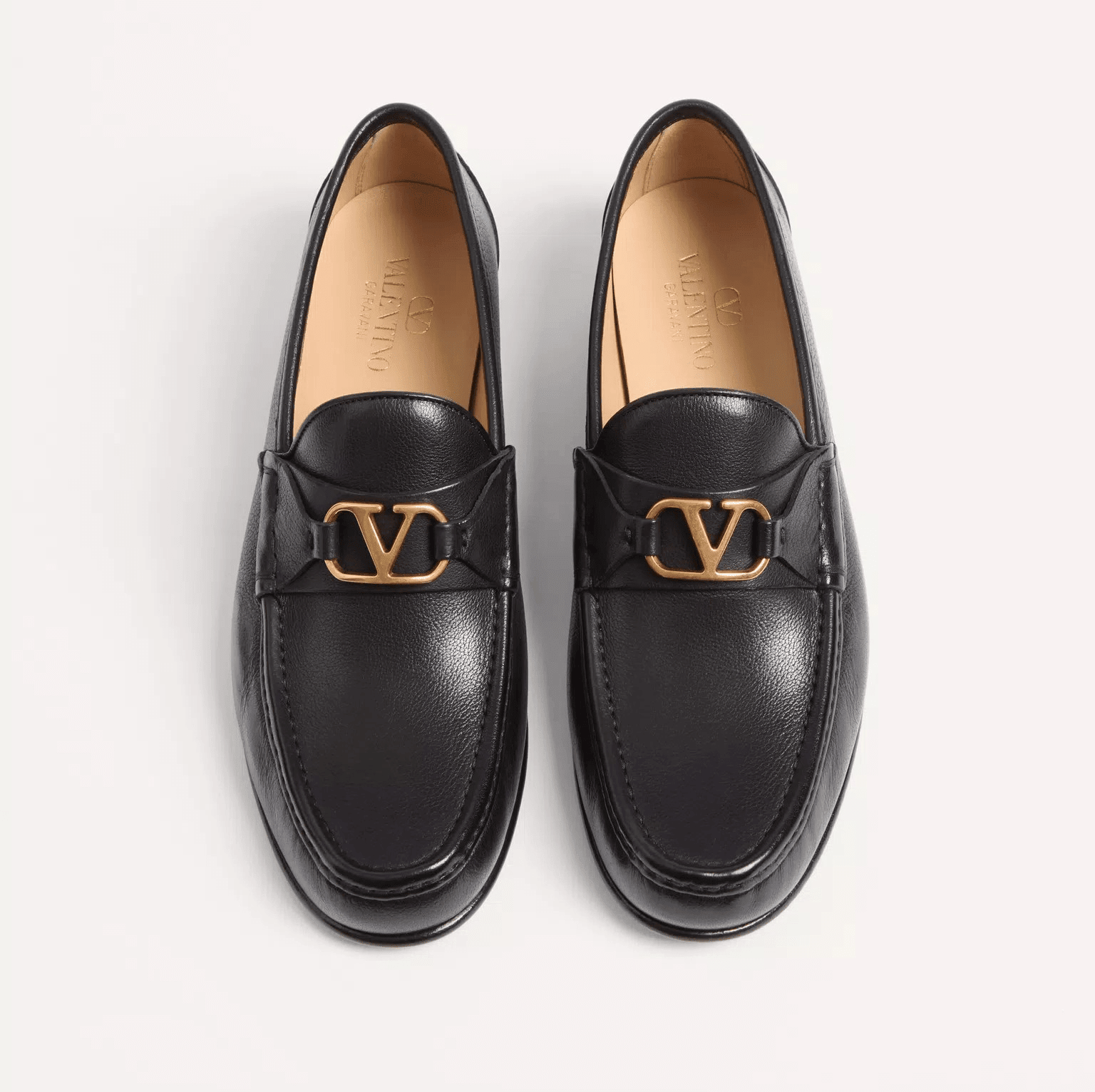 Valentino mocassini pelle nera in pelle pura con dettagli eleganti e suola in gomma, made in Italy