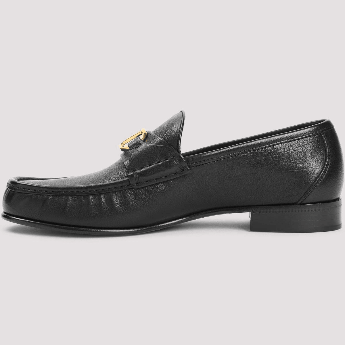 Valentino mocassini pelle nera in pelle pura con dettagli eleganti e suola in gomma, made in Italy