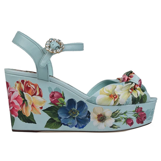 Dolce&Gabbana sandali floreali con zeppa in pelle azzurra con cristalli e fantasia floreale colorata.